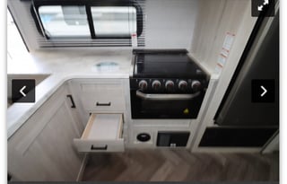 Brand New 2022 EAST AND WEST Della Terra 271BH