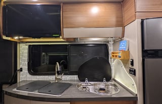 2017 Winnebago Navion 24J
