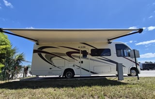 2020 Thor Axis - Easy to Drive and Easy to Park