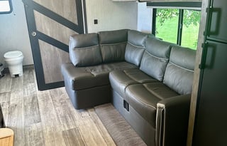 4 Season RV Perfect  4 Couples or Small Groups