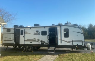 2021 Cruiser MPG - Private Bunk Room! King Bed!