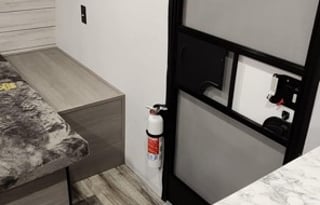 Sleeps 5 With an Electric Fireplace/coffee Maker