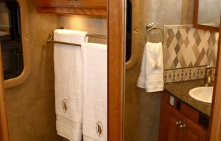 2007 Foretravel Phenix 445