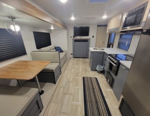 Prime Time RV Avenger LE 2700BHLE
