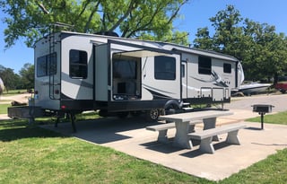 Luxury 2019 Coachmen Chaparral 42’ 392MBL