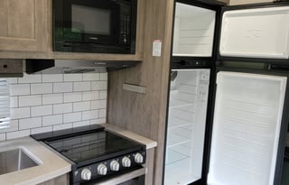 27 FT TOYHAULER WITH ELECTRIC FIREPLACE