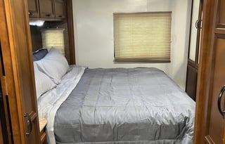 Fully Stocked Thor Ace 28 Ft Class A RV Sleeps 5