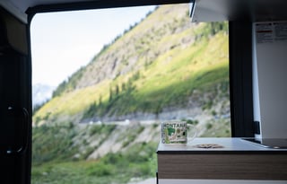 Luxury Sleeps 6 Starlink Solar Glacier Yellowstone