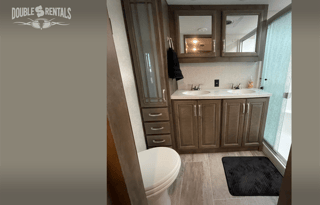 MONTANA Front Living w/ TV & Fireplace, 1.5 Bath