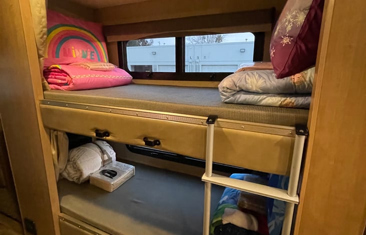 RV - bunk beds (bedding is optional)