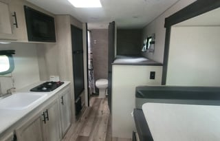 Cute loaded camper w/bunkbeds-2022KZSportsman181BH