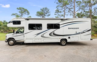 "Sunny"-Super fun and roomy Sunseeker RV