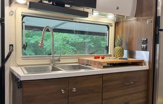 Cozy up with a View - Sprinter V6 Diesel