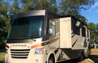 Glory Bound Adventure Coach *2 BATHROOMS*