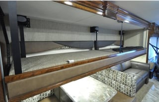 Luxury Disel Push, sleeps 8, 1.5 bath, washer &dry