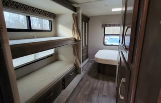 "Apollo" The Family Friendly Redhawk (sleeps 8)
