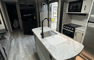 Large Bunkhouse w/King Bed & Outdoor Kitchen