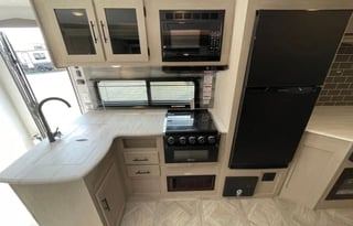 Beautiful forest river, sleeps 10!