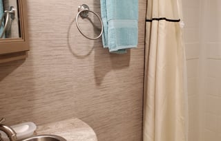 LOLLY & POPS GETAWAY