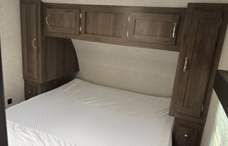 Sassy Sasquatch – Family Bunk w/ Outdoor Kitchen