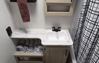 Spacious Shasta I-5–Sleeps 10 | Triple A/C & Bunks