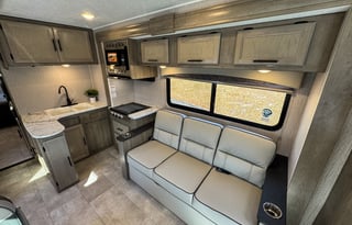 Freelander Luxury Bunk Class C