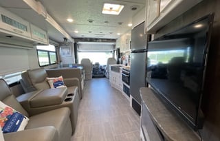 2023 Coachmen Mirada 32LS – Family Adventure Ready