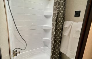 Peak n C Adventures (Pet Friendly with Bunks)