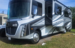 225.00 !week day, king bed,1.5 bath/ sleeps 6