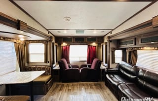 Dino's Keystone Cougar 28 ft. 5th Wheel