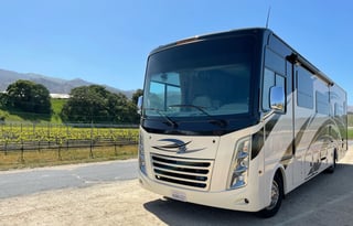 2021 Thor Hurricane 36' 1 1/2 baths