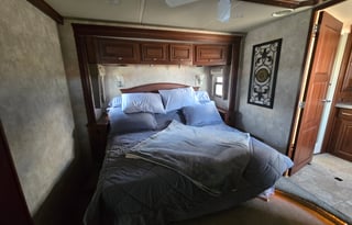 Luxury Winnebago Tour 40CD Experience