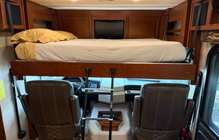 Chief Carl's Caravan- 2016 Fleetwood Bounder 35K