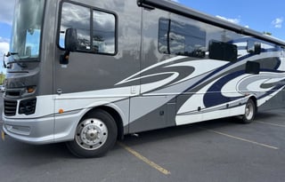 North Cascades Bounder | Luxury | Spacious | Vegas