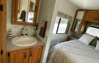 2000 Four Winds RV Hurricane 32A