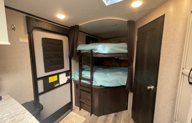 2 memory foam bunks. Could easier sleep and adult or 2 small kids on one bunk