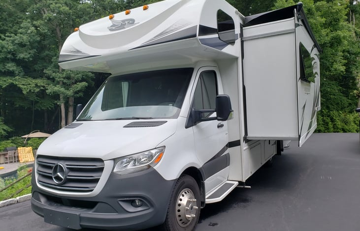 25.0 Melbourne 24L Class C Motor Home | RVshare