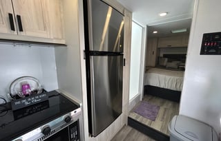C-1 "Dragonfly" Luxury Class-C Camping!! Sleeps 7
