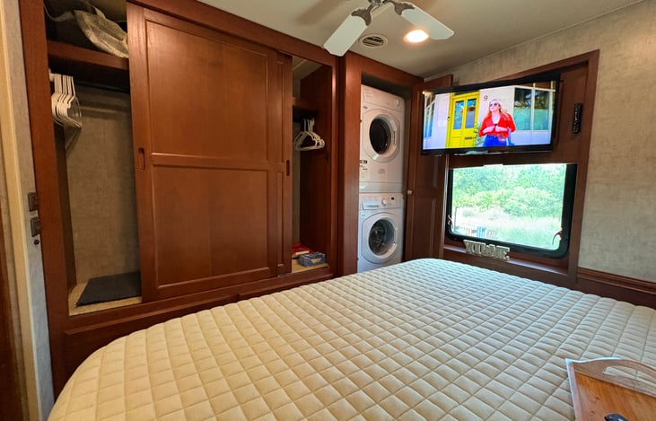 plenty of storage for your cloches, a stacked washer/dryer and a TV connected to WiFi