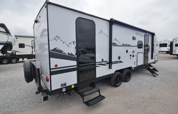 Rear entry door leads to the bathroom/mudroom.