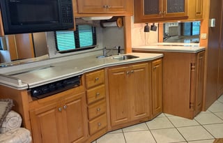 2004 Mandalay Luxury Division Mandalay Class A 43A