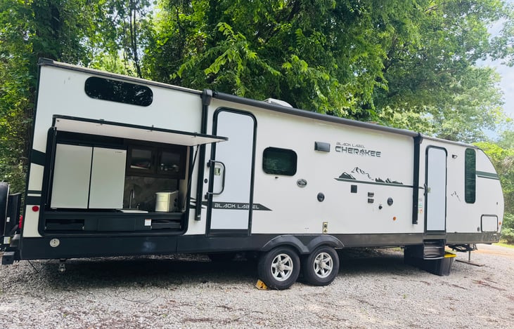 Outdoor kitchen bunk house sleeps 9