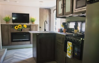 BIG Floorplan - Sleeps 4 Adults 6+ Kids