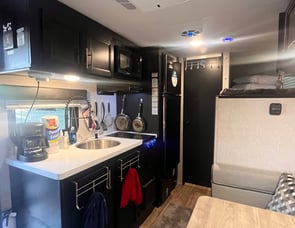 Forest River RV Cherokee Wolf Pup Black Label 16BHSBL