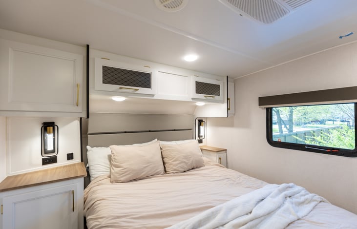 Master bedroom: Queen bed with 2 soft and 2 firm pillows.
Plenty of closet space.
Extra comforters/pillows for other rooms stored beneath the bed.