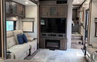 Summer RV Retreat - Luxury Living