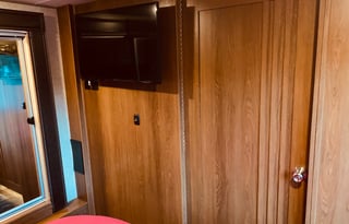 Lucy - Luxury RV for Your Stay in Camp Sherman