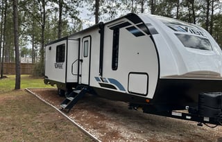 2022 Family Friendly Triple Slideout Camper Rental
