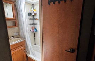 Farm Stay RV Getaway-Sleeps 9-Delivery Available