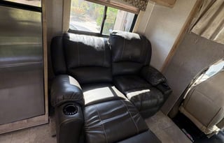 2019 Coachman Leprechaun 26' Sleeps up to 7